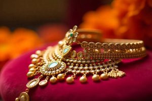 Trending Designs in Gold for Your Wedding Jewellery Ranging from Mangtika to Payal_Blog 1
